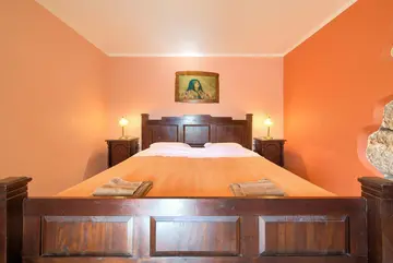 4-Bedroom Holiday House with Private Pool in Hlapa