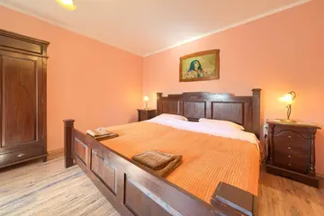 4-Bedroom Holiday House with Private Pool in Hlapa