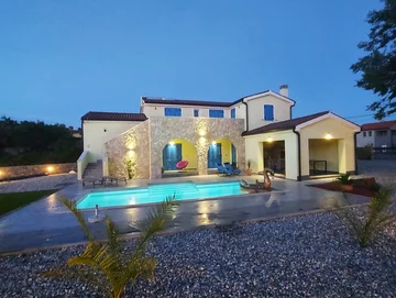 Kras 4-Bedroom House with Private Pool