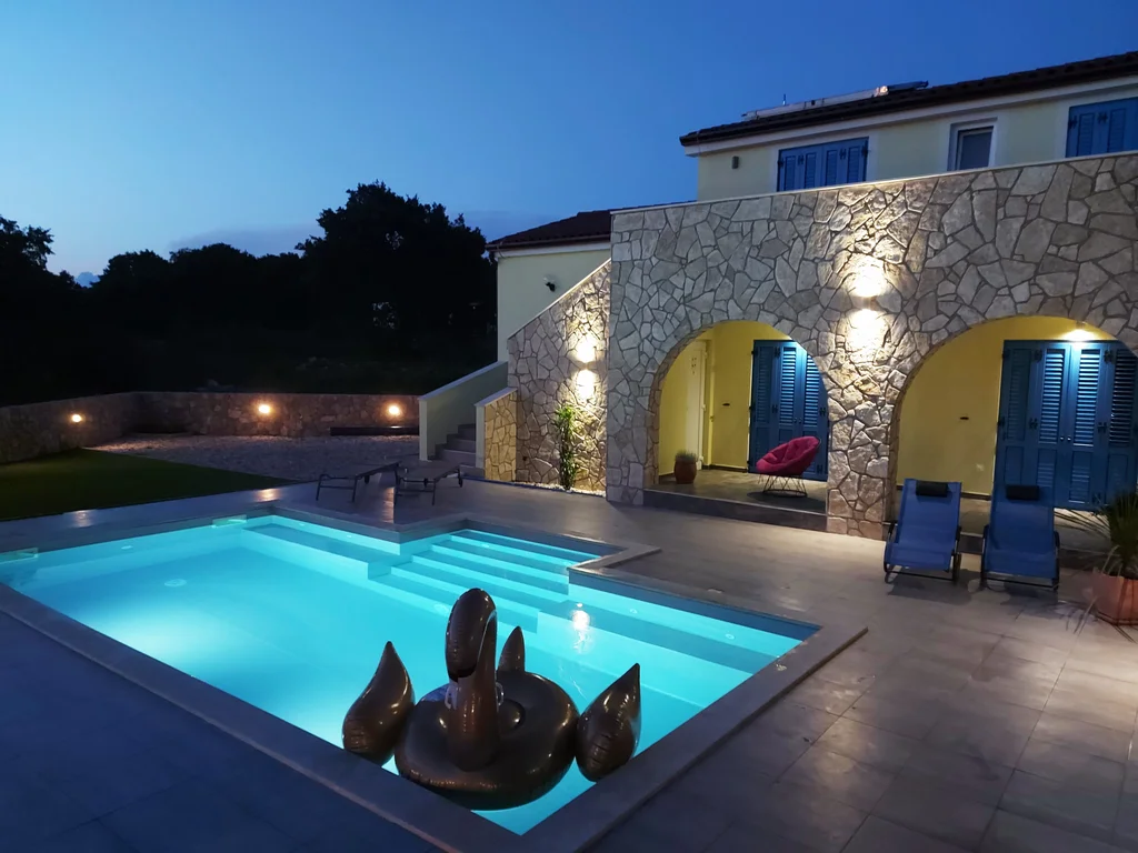 Kras 4-Bedroom House with Private Pool