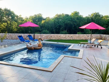 Kras 4-Bedroom House with Private Pool