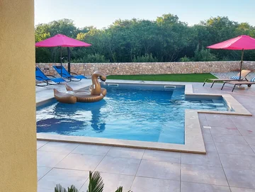 Kras 4-Bedroom House with Private Pool