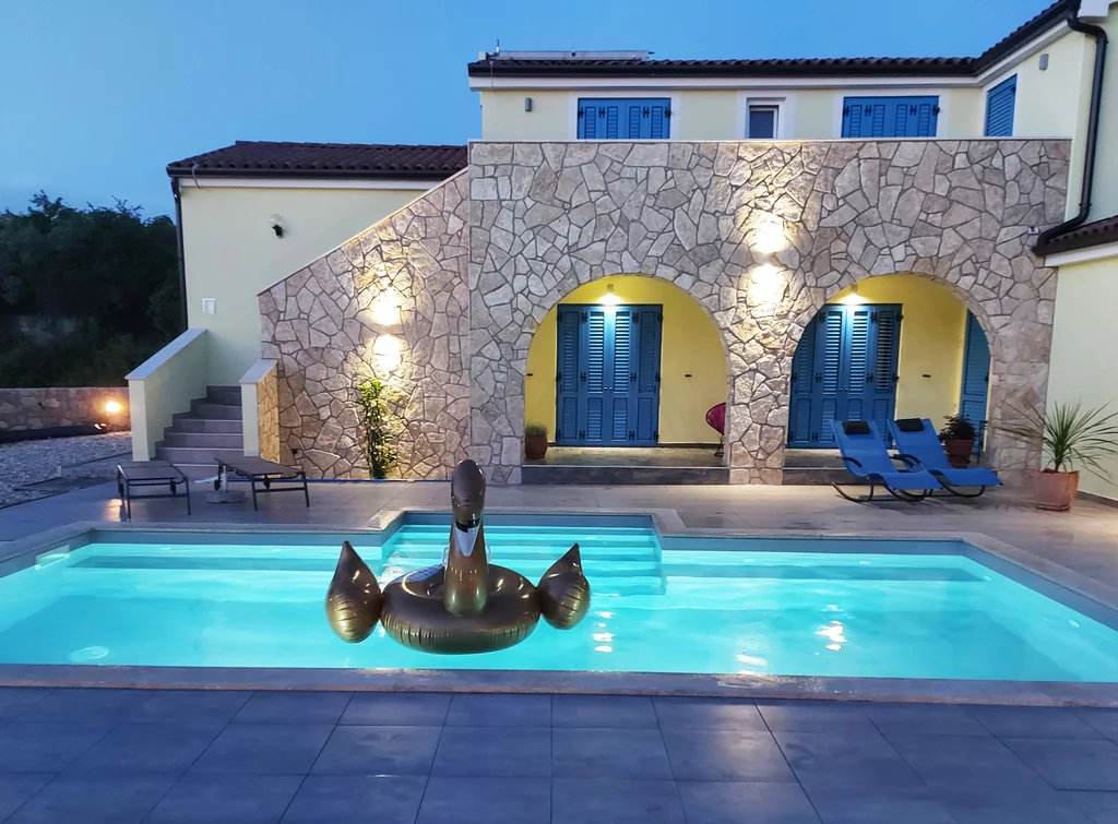 Kras 4-Bedroom House with Private Pool