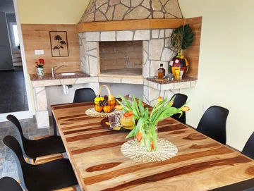 Kras 4-Bedroom House with Private Pool