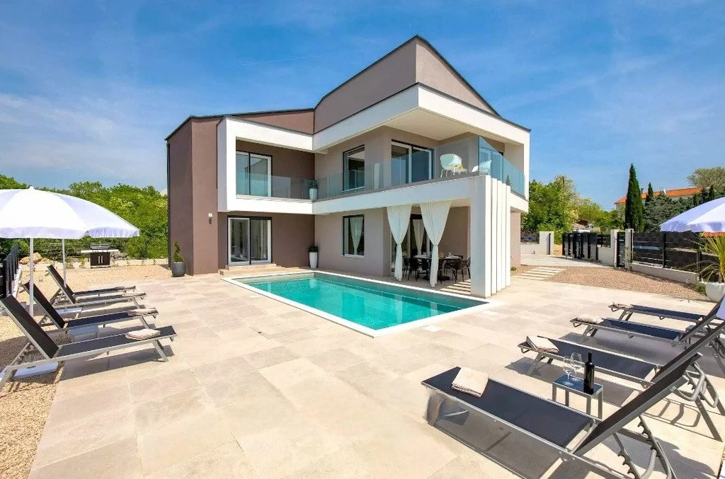 Villa in Garica for 8 Guests with Private Pool