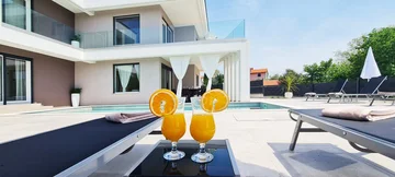 Villa in Garica for 8 Guests with Private Pool