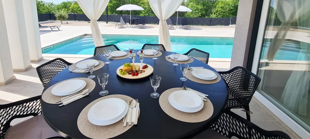 Villa in Garica for 8 Guests with Private Pool