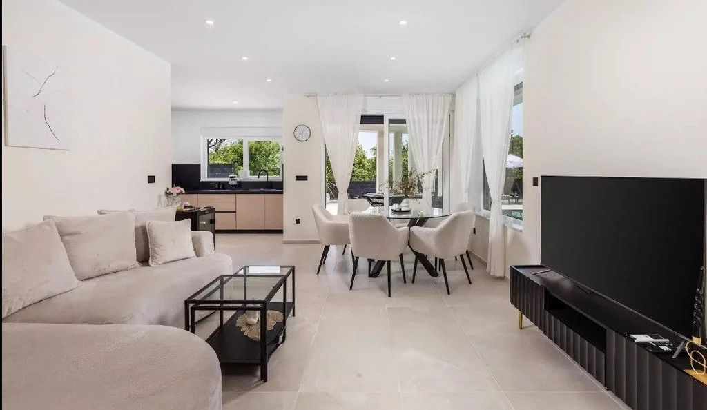 Villa in Garica for 8 Guests with Private Pool