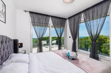 Villa in Garica for 8 Guests with Private Pool