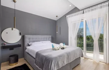 Villa in Garica for 8 Guests with Private Pool