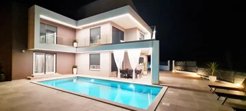 Villa in Garica for 8 Guests with Private Pool