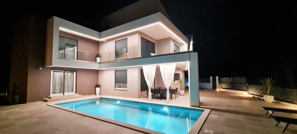 Villa in Garica for 8 Guests with Private Pool