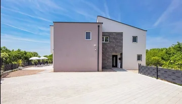 Villa in Garica for 8 Guests with Private Pool