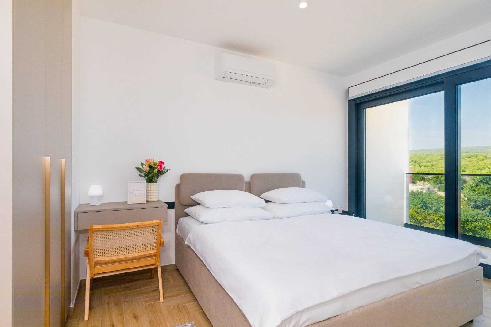 Luxury apartment LaRiv II with pool