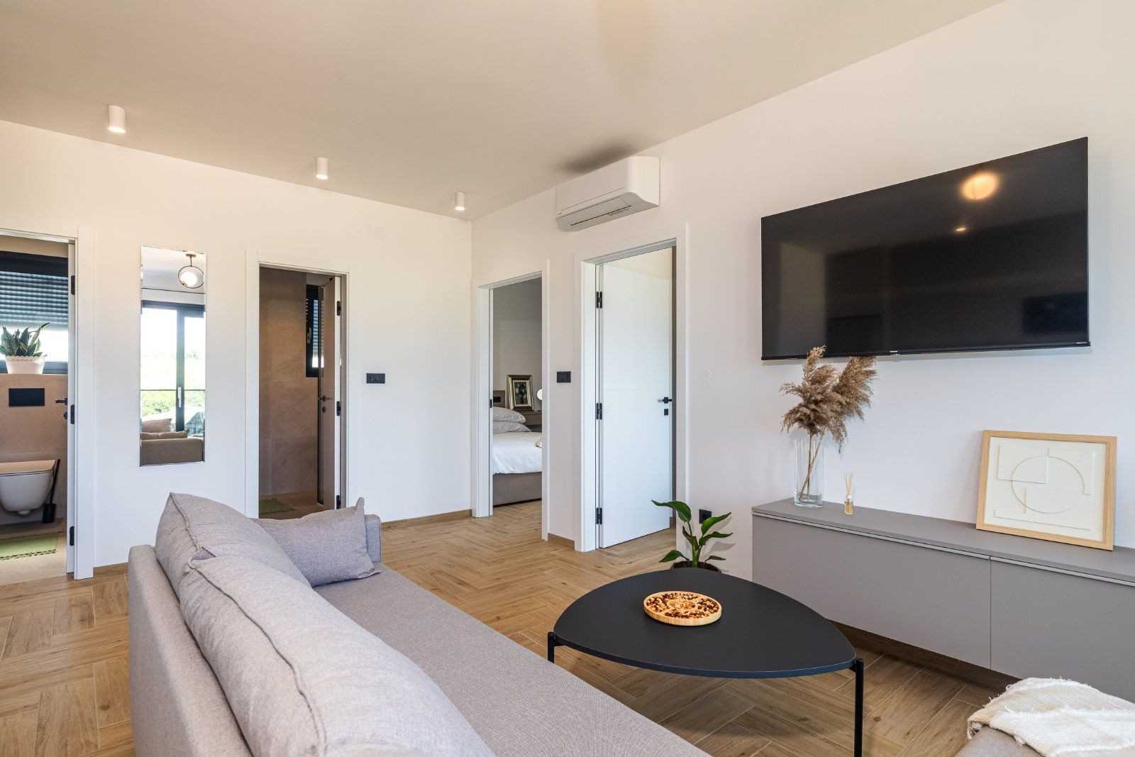 Luxury apartment LaRiv II with pool