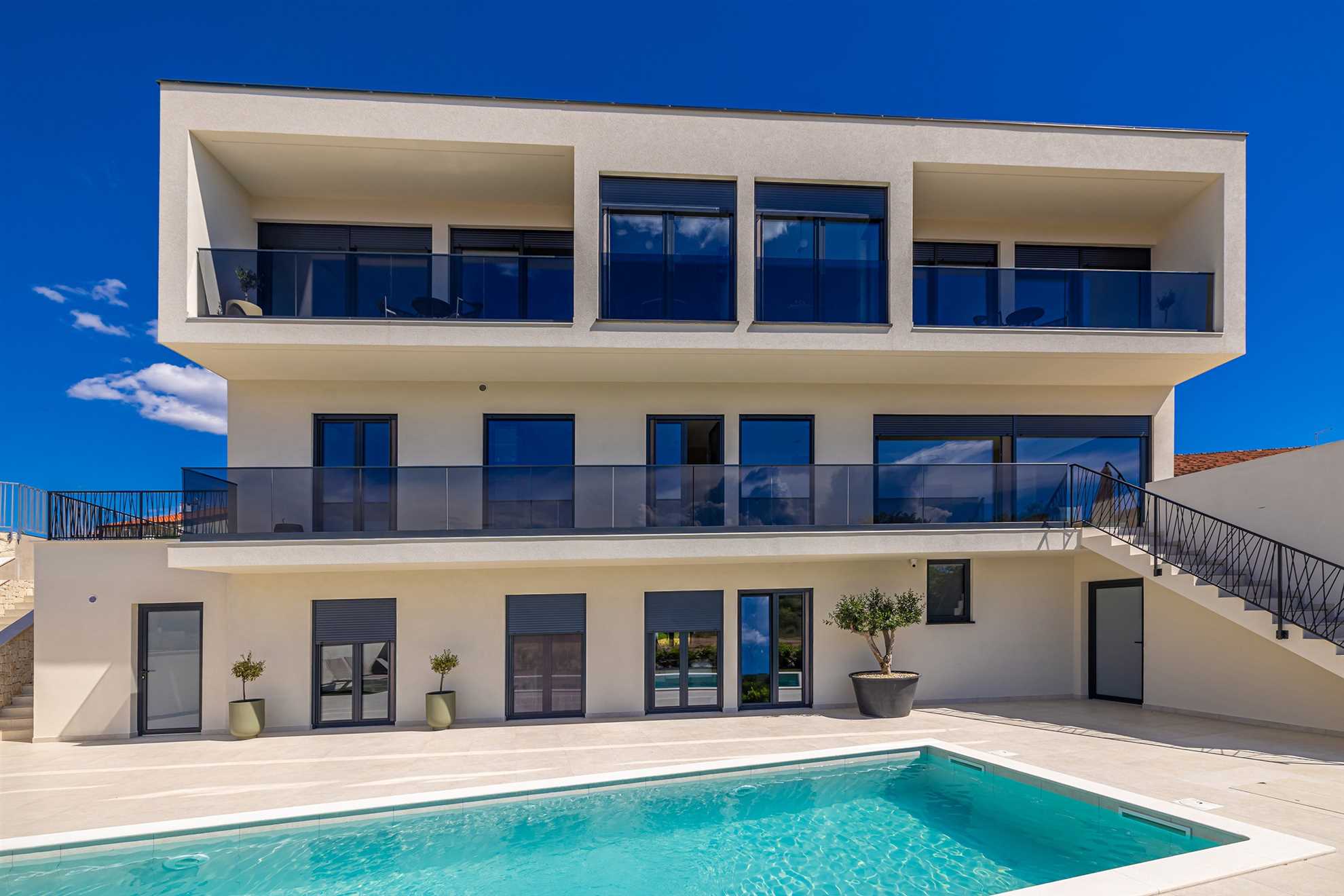 Luxury apartment LaRiv II with pool
