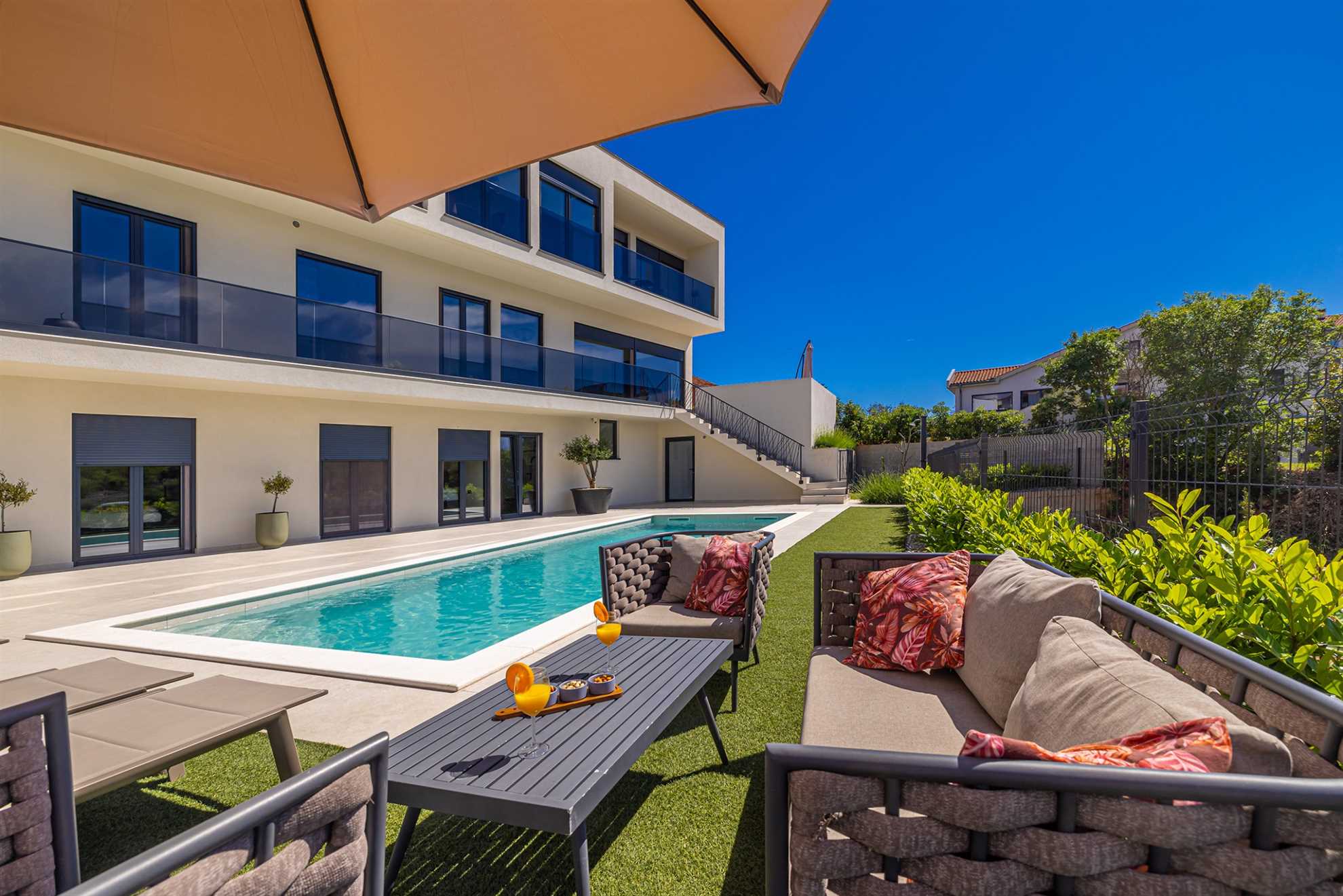 Luxury apartment LaRiv II with pool