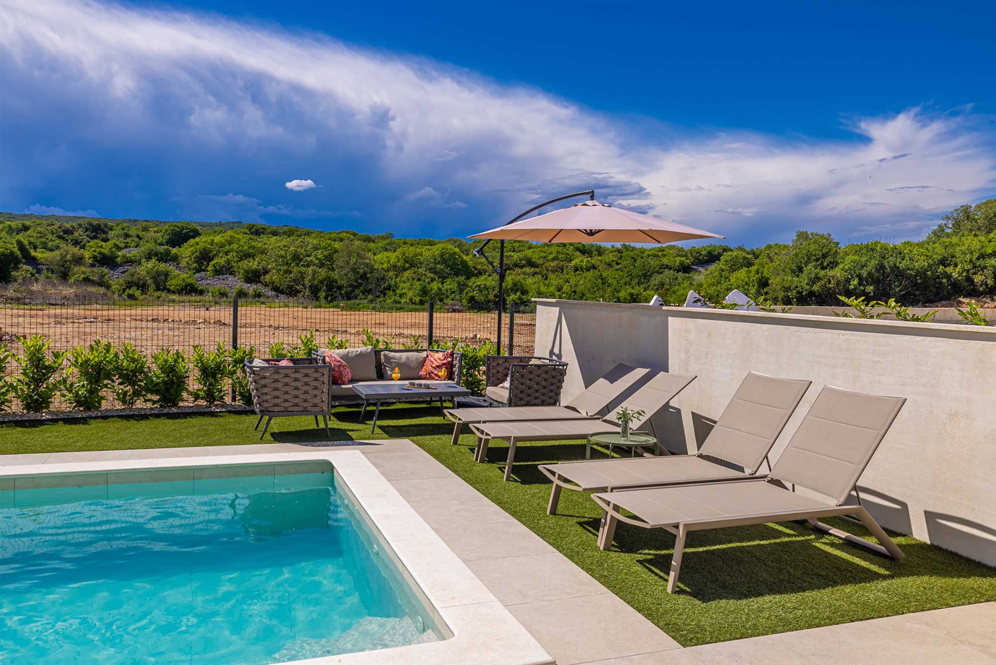 Luxury apartment LaRiv II with pool