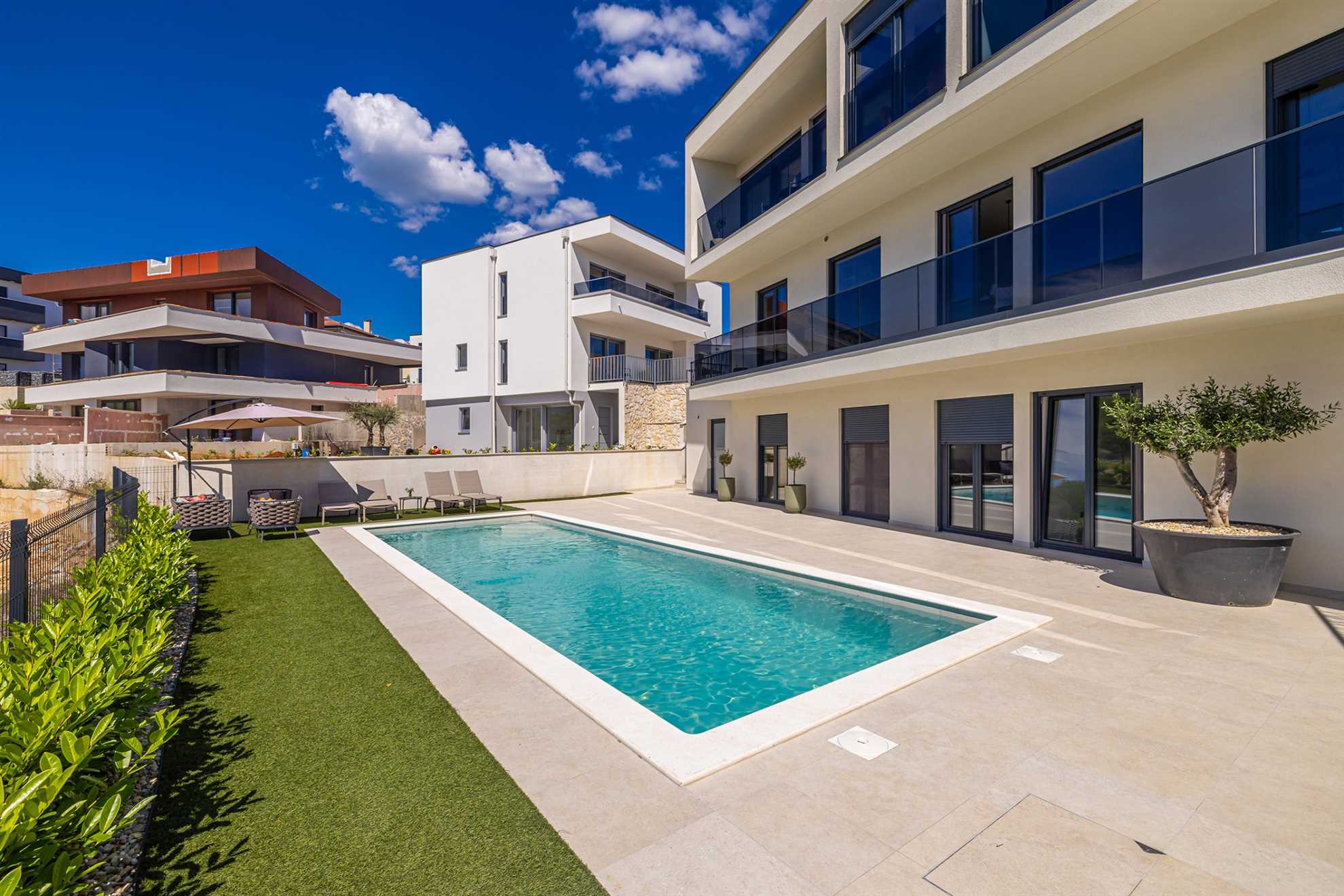 Luxury apartment LaRiv II with pool