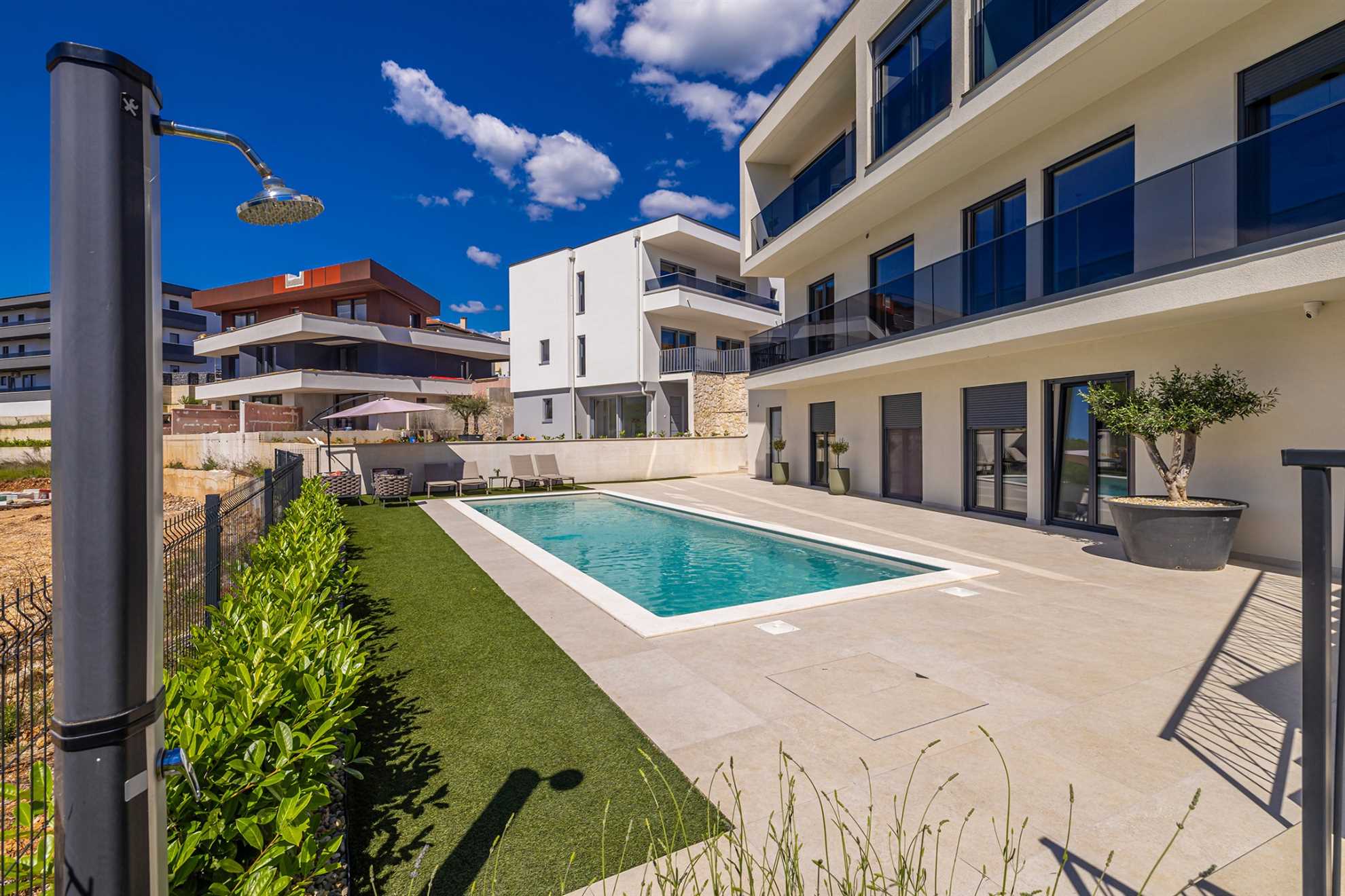 Luxury apartment LaRiv II with pool