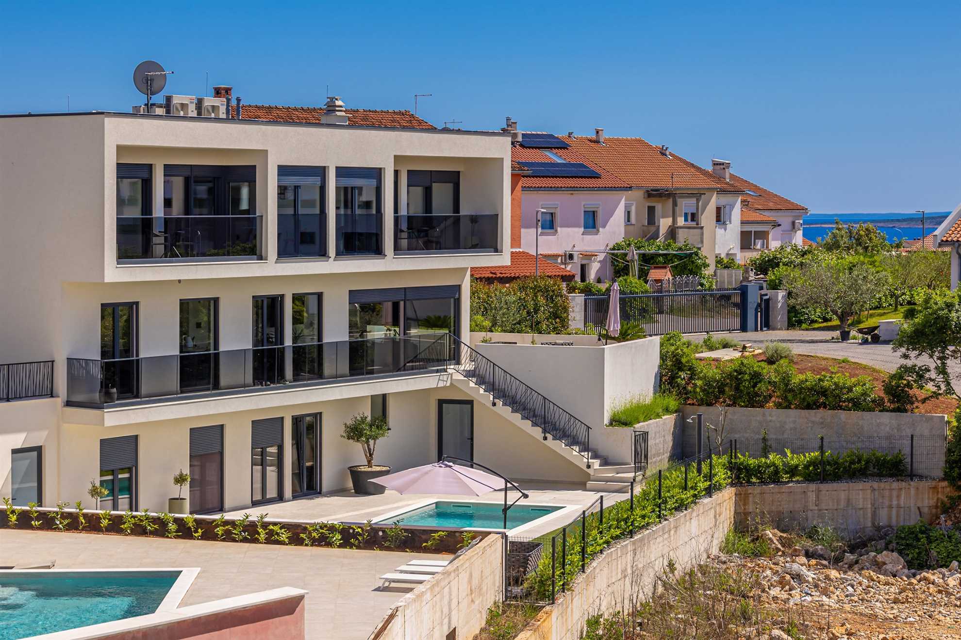 Luxury apartment LaRiv II with pool