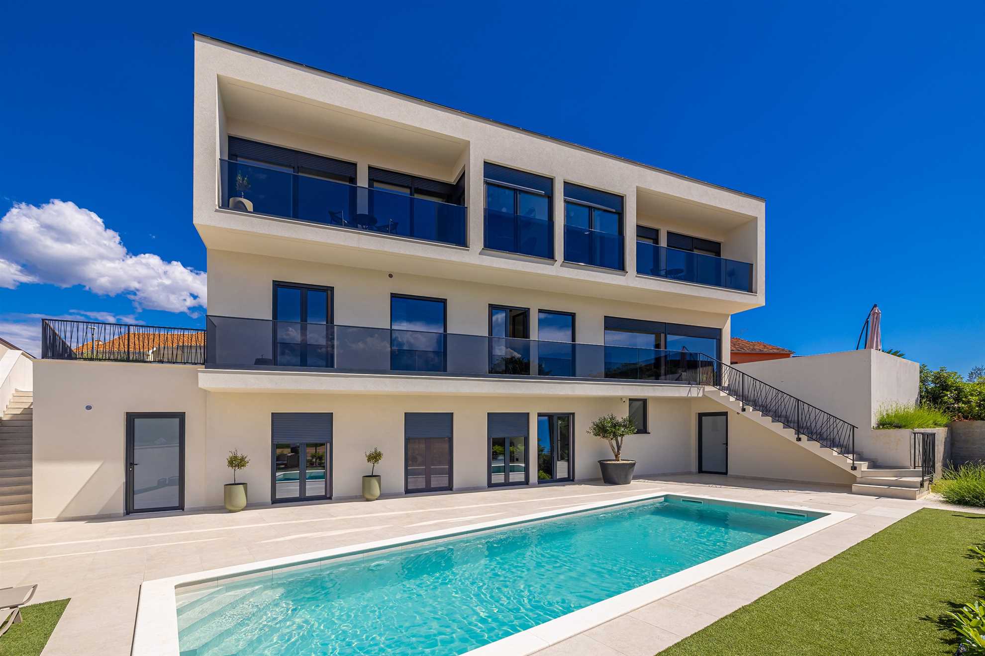 Luxury apartment LaRiv II with pool