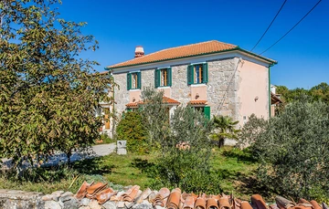 3-Bedroom House in Kras with Private Garden