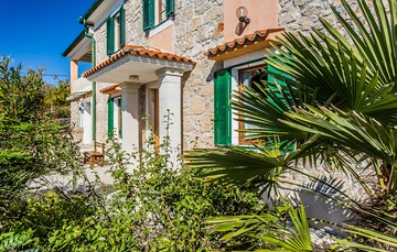 3-Bedroom House in Kras with Private Garden