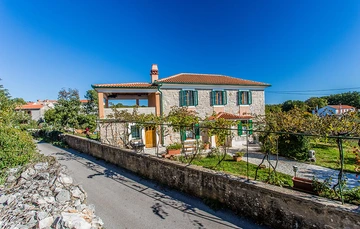 3-Bedroom House in Kras with Private Garden