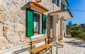 3-Bedroom House in Kras with Private Garden