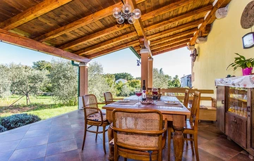 3-Bedroom House in Kras with Private Garden