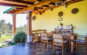 3-Bedroom House in Kras with Private Garden