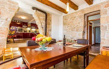 3-Bedroom House in Kras with Private Garden