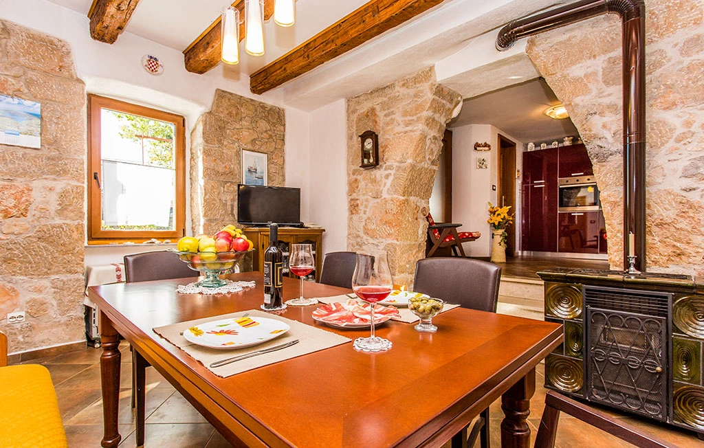 3-Bedroom House in Kras with Private Garden