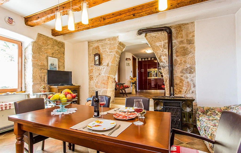 3-Bedroom House in Kras with Private Garden