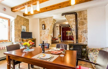 3-Bedroom House in Kras with Private Garden