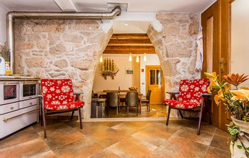 3-Bedroom House in Kras with Private Garden