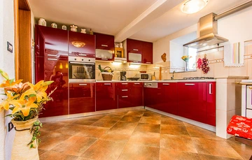 3-Bedroom House in Kras with Private Garden