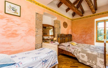 3-Bedroom House in Kras with Private Garden