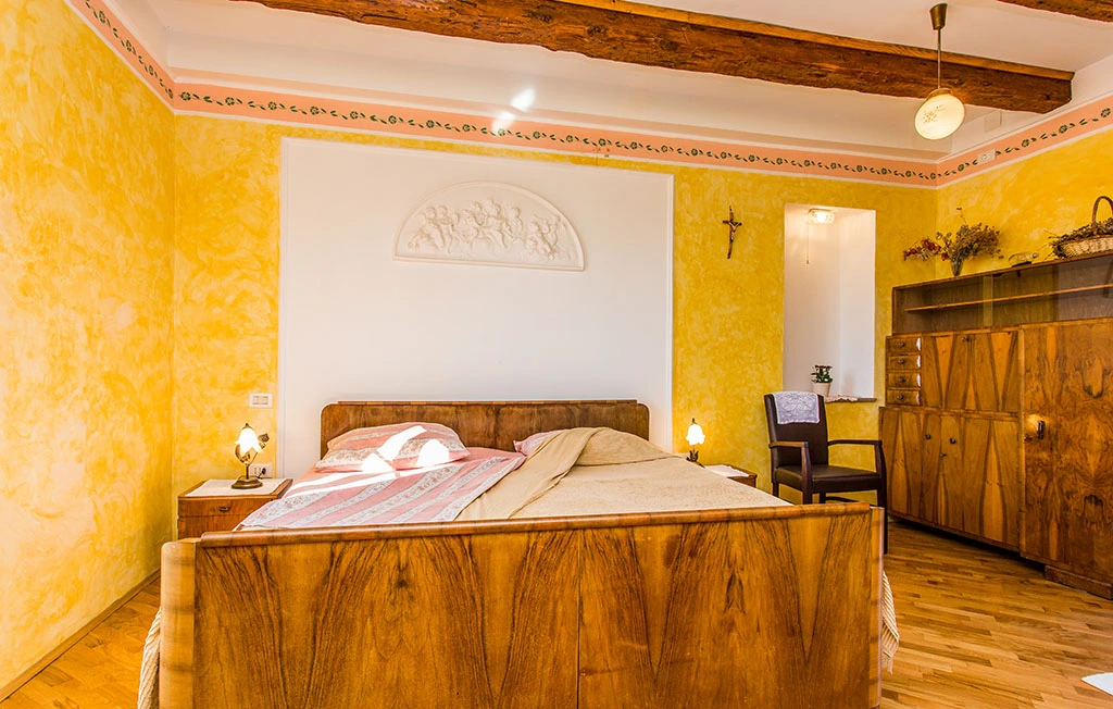 3-Bedroom House in Kras with Private Garden