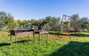 3-Bedroom House in Kras with Private Garden