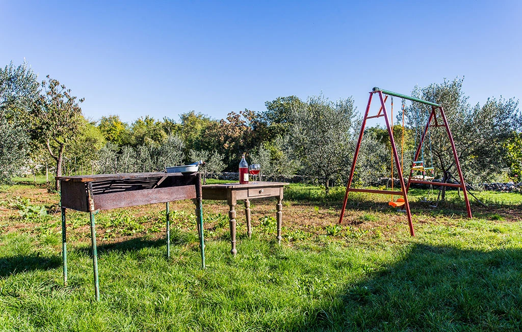 3-Bedroom House in Kras with Private Garden