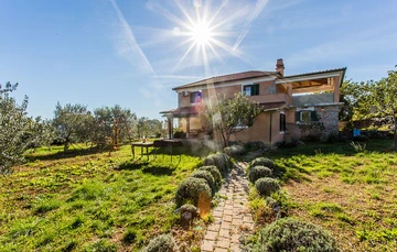 3-Bedroom House in Kras with Private Garden