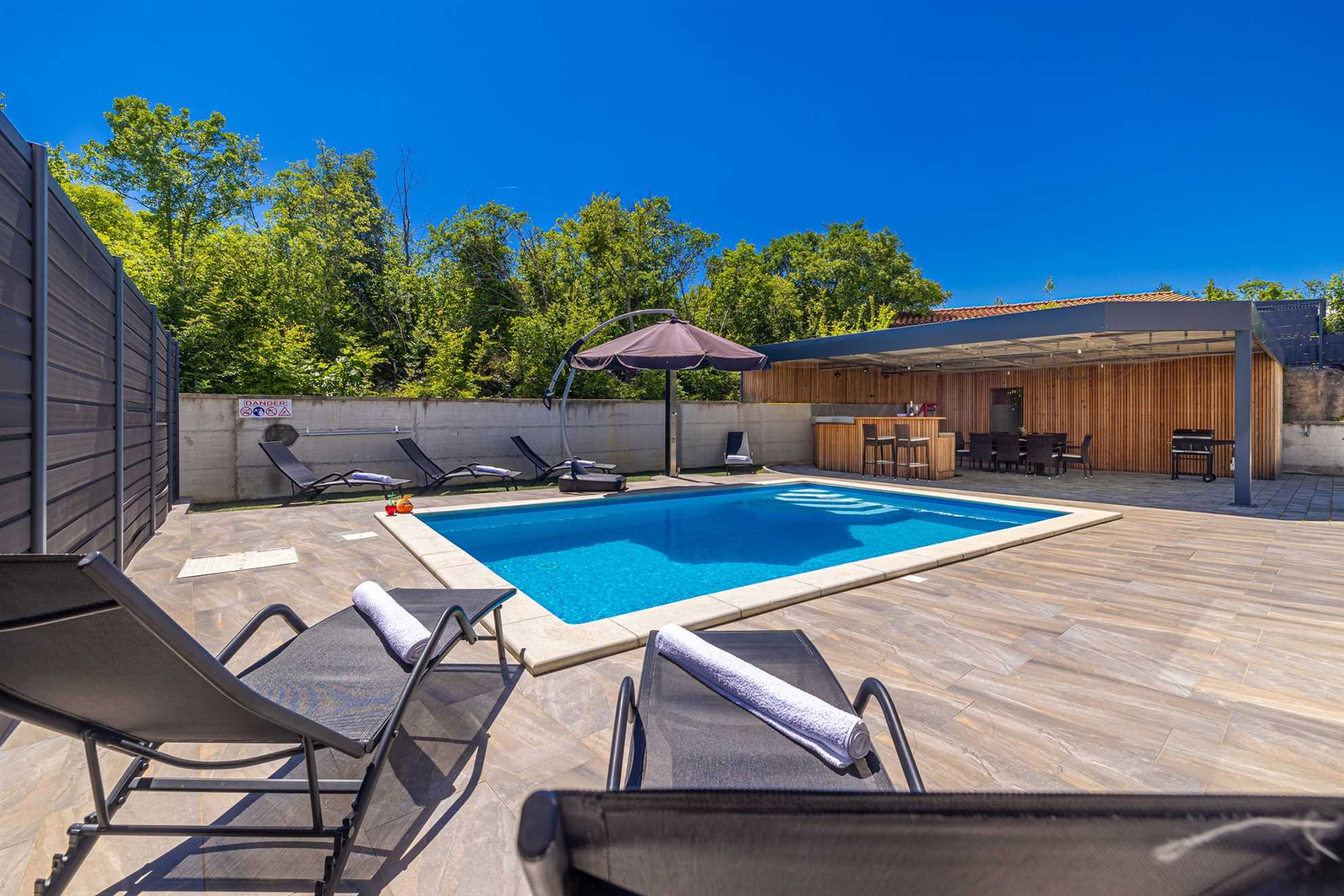 Holiday house VILLA GEORGE with heated pool