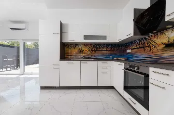 3-Bedroom House with Heated Pool in Hlapa