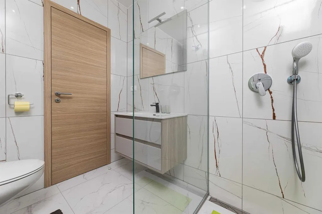 3-Bedroom House with Heated Pool in Hlapa