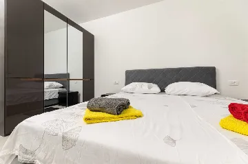 3-Bedroom House with Heated Pool in Hlapa