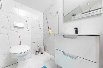 3-Bedroom House with Heated Pool in Hlapa