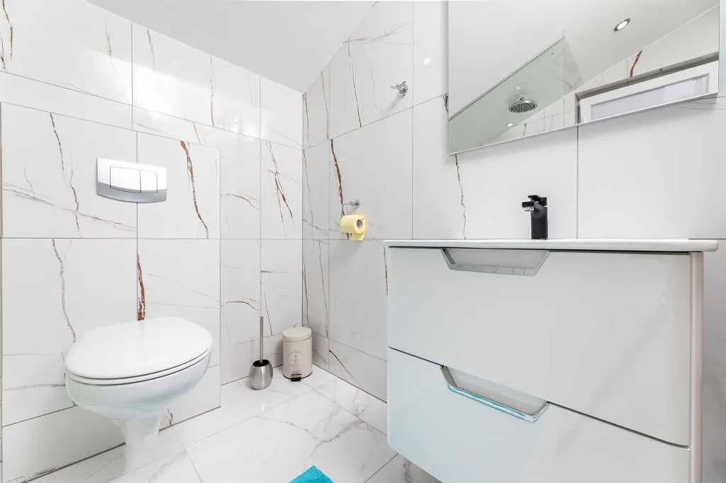 3-Bedroom House with Heated Pool in Hlapa