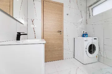 3-Bedroom House with Heated Pool in Hlapa